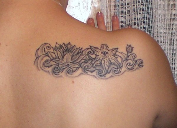 Elisa - Flowers and waves tattoo photo