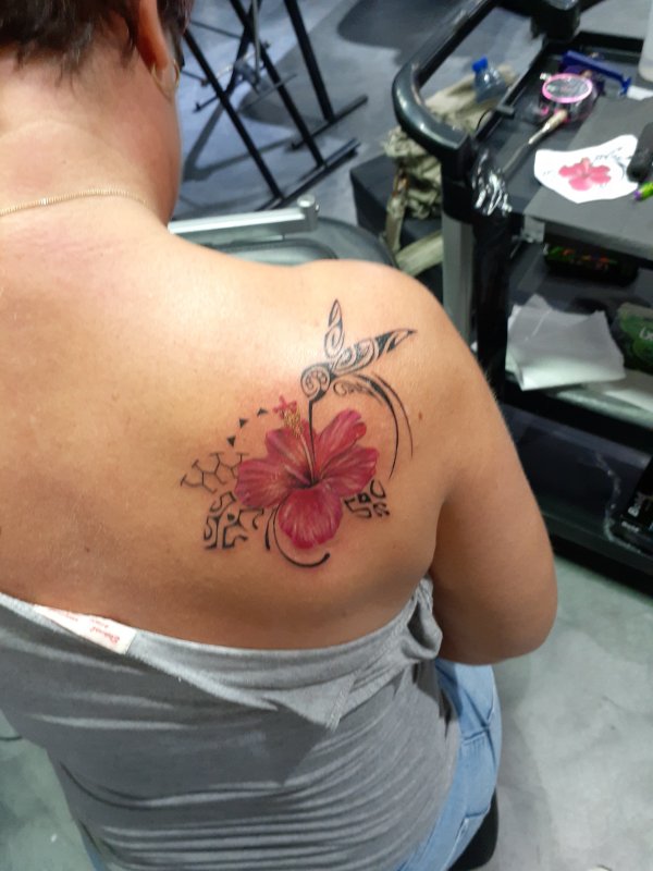 Michaela - Hummingbird & hibiscus tattoo